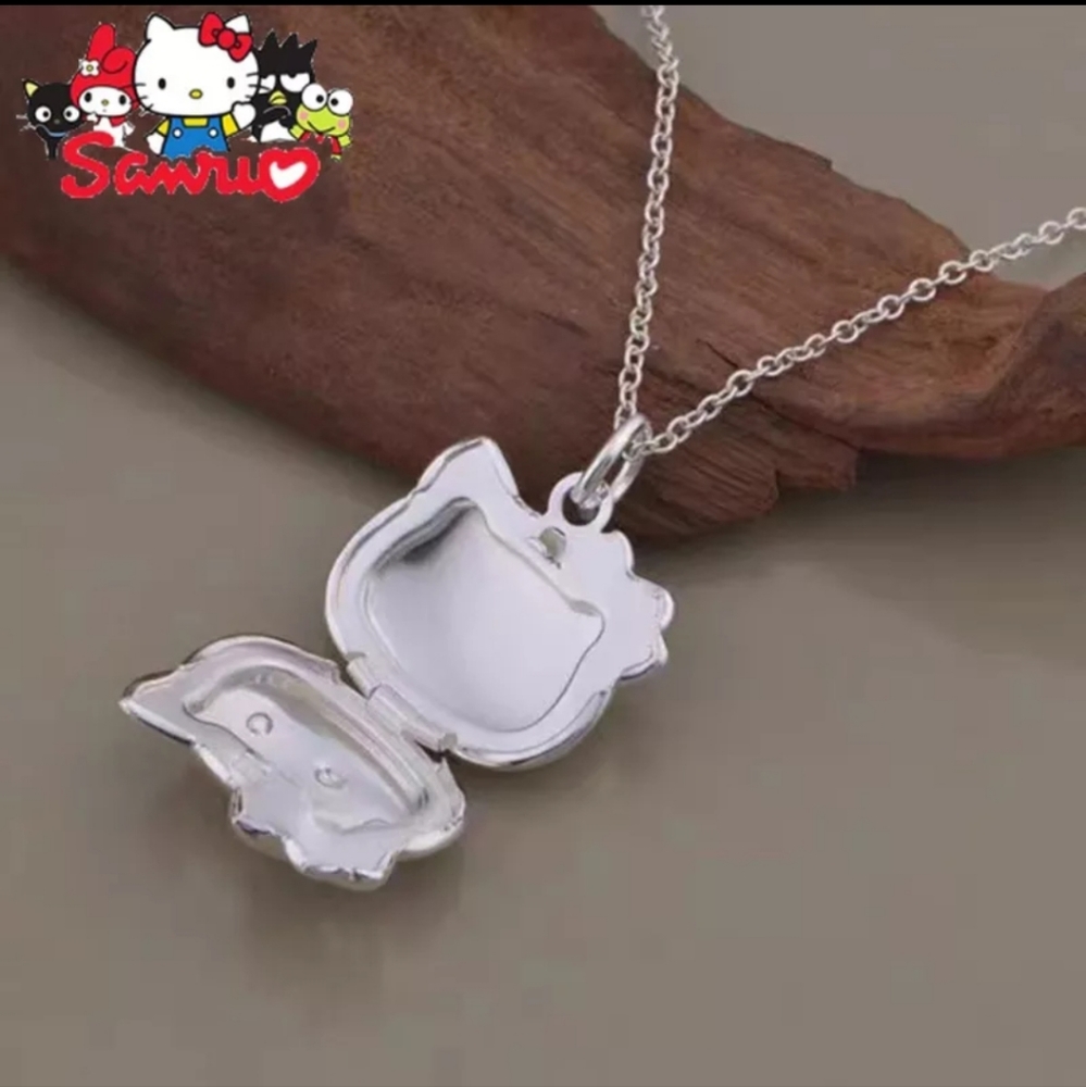 Hello Kitty Locket - Picture 3 of 12